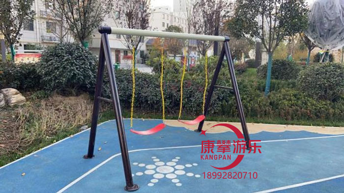 兒童秋千設(shè)施 兒童秋千設(shè)施