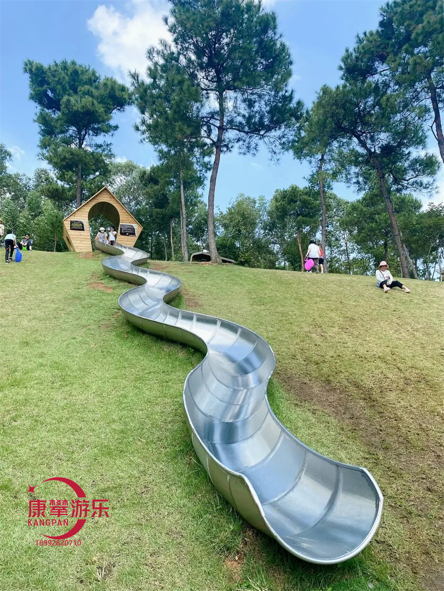 弧形滑梯