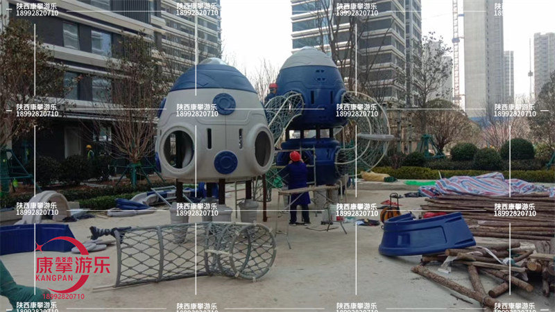 西安高新區(qū)小區(qū)兒童游樂設(shè)施滑梯安裝現(xiàn)場 西安高新區(qū)小區(qū)兒童游樂設(shè)施滑梯安裝現(xiàn)場