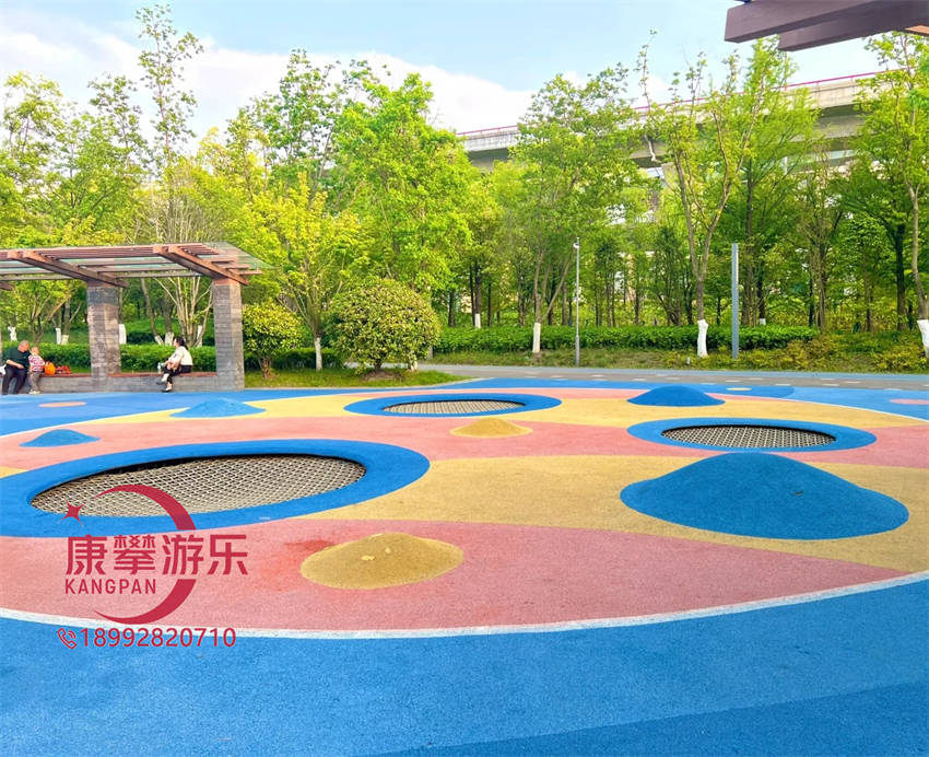 蹦床